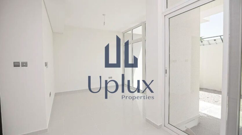 Unfurnished | Single Row | Spacious Layout
