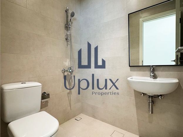 Single Row | Corner Unit | Unfurnished