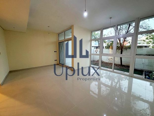 Single Row | R2M14 | Vacant Unit
